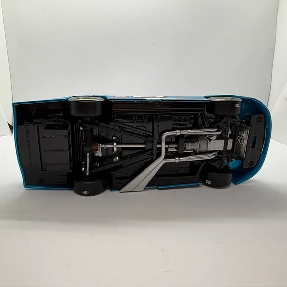 2004 Dale Earnhardt Jr #8 Oreo/Ritz NASCAR 1:24 Scale Stock Car - Picture 8 of 16